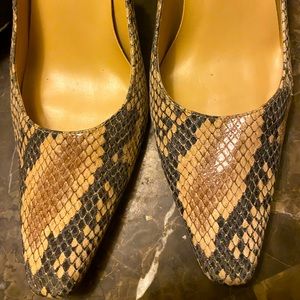 Worthington Authentic Snakeskin Pumps in beautiful beige & gray color scheme.